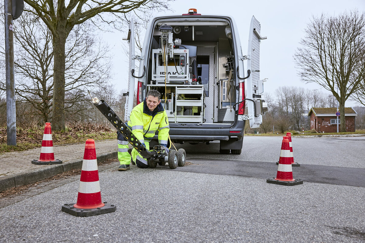 IBAK Fahrzeugsystem mit LISY Satellitensystem für Hauptkanalinspektion Hausanschlussinspektion