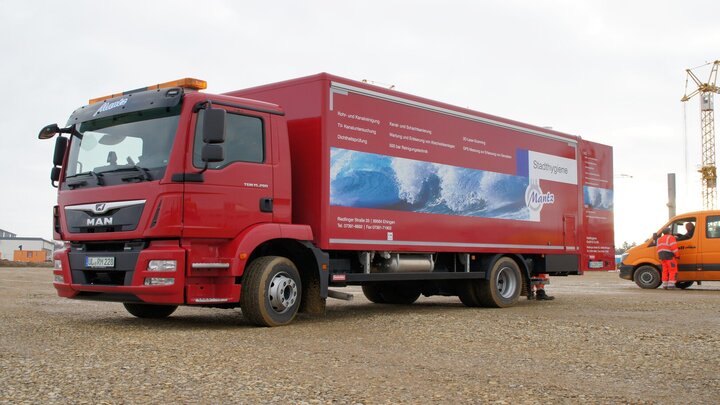 Seitliche Ansicht eines Kanalinspektionsfahrzeugs