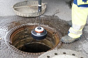 Detailaufnahme der PANORAMO SI beim Herablassen in den Schacht