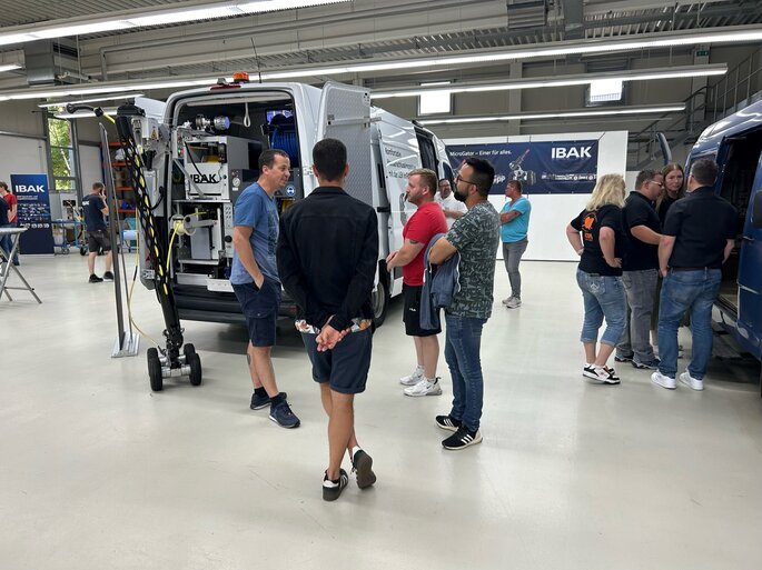 Austausch zwischen Teilnehmern auf dem "Workshop on the road 2024"