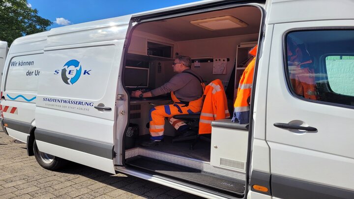 Hochauflösend in Echtzeit inspizieren IBAK Inspektionsfahrzeug Bedienraum Full HD hochauflösende Kanalinspektion in Echtzeit