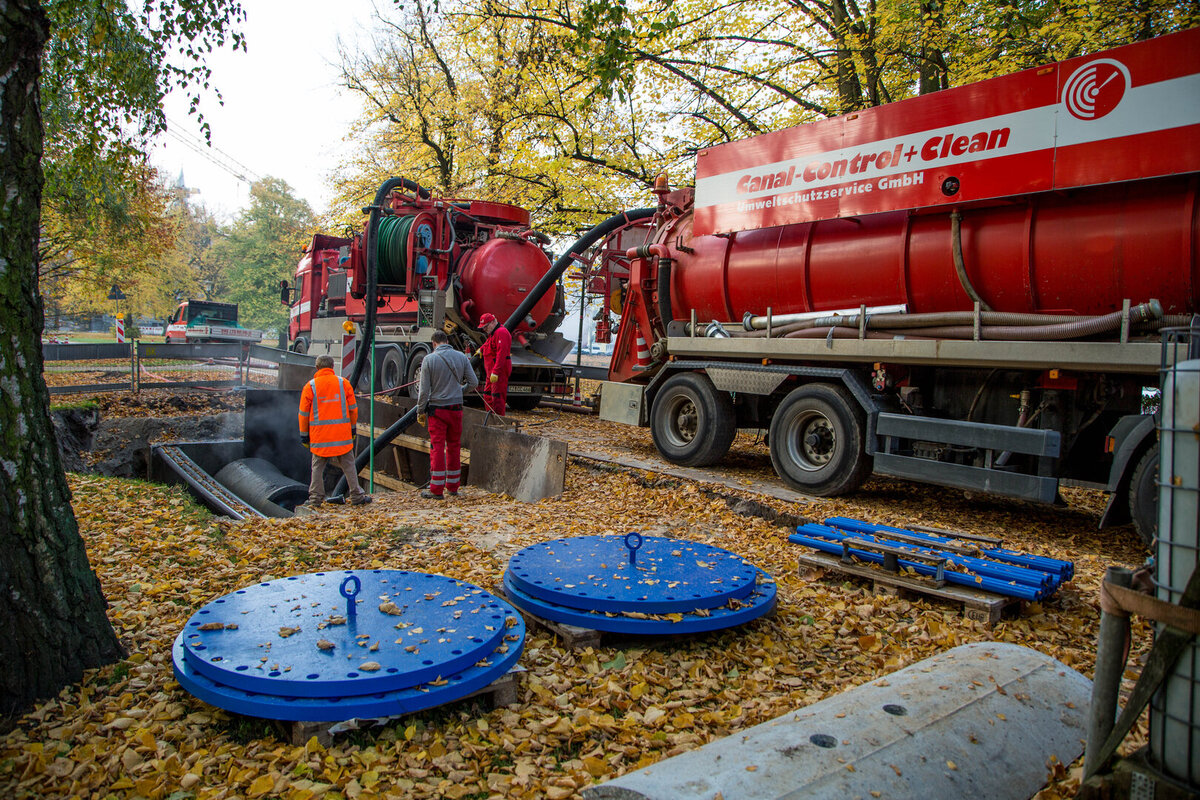 Erfolgreiche Premiere im Hauptkanal Reinigung einer Druckrohrleitung mit Spülfahrzeug