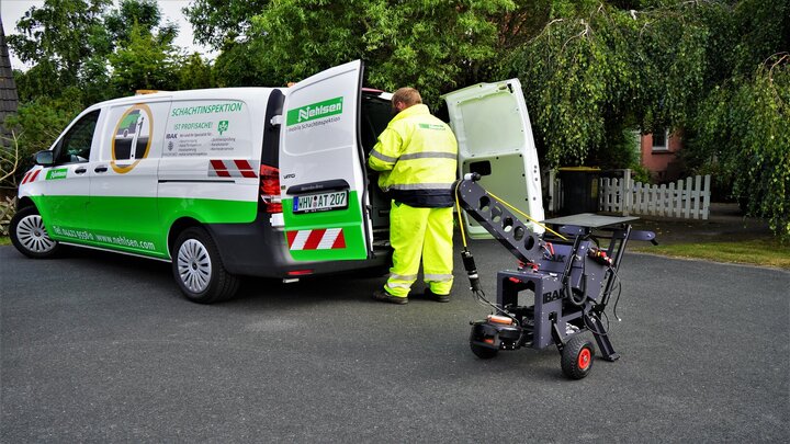 In wenigen Minuten mobil einsatzbereit Umbau des mobilen Schachtinspektionssystems PANORAMO SI am Fahrzeug