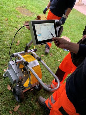 Detailaufnahme von der Bedienung des Inspektionssystems MiniLite 2