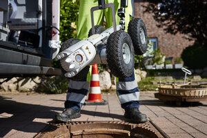 Detailaufnahme der ARGUS Inspektionskamera am Fahrwagen T76 über dem Schacht