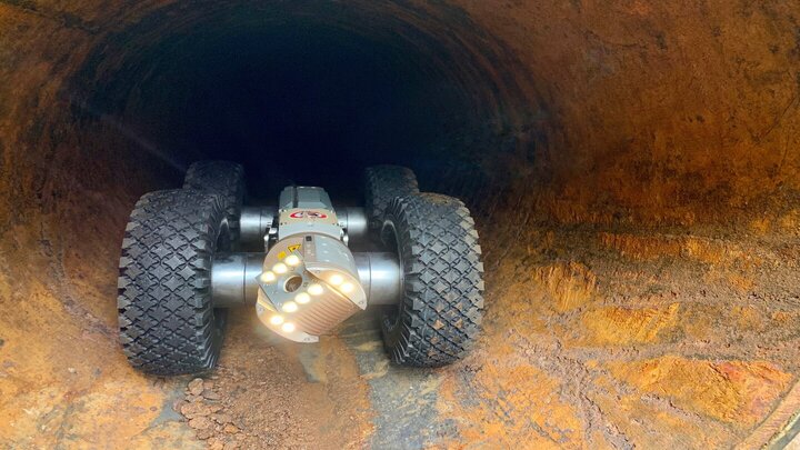 Wirtschaftlicher sanieren durch sorgfältige Schadensanalyse IBAK Kanalinspektion ORPHEUS Kamera T86 Fahrwagen im Großprofil