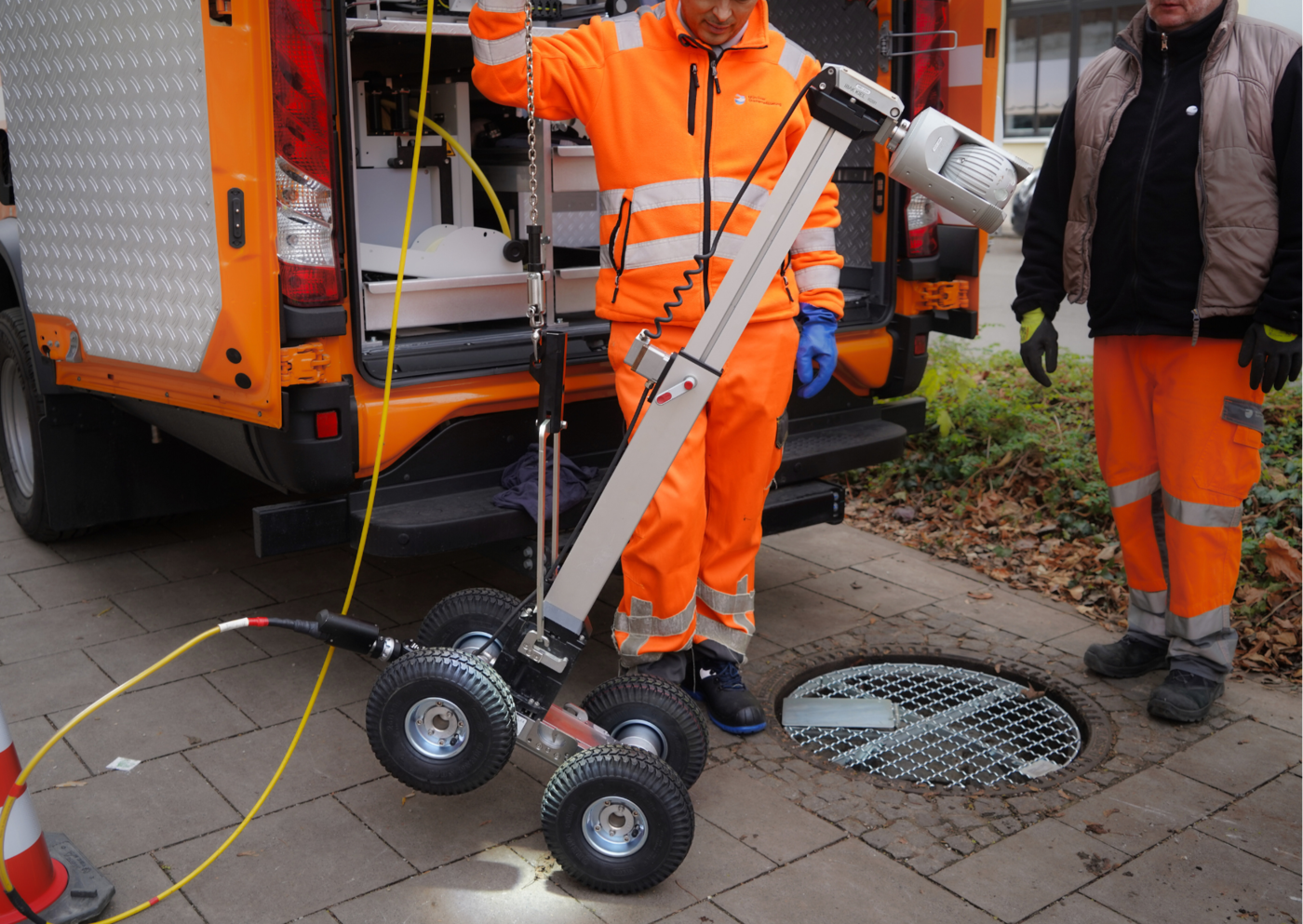Bild von der Höhenverstellung HeightFlex nach Montage und Aufbau am Fahrzeugheck
