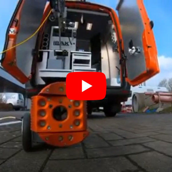 Vorschaubild zum Video der Schlüsselübergabe an einen Kunden